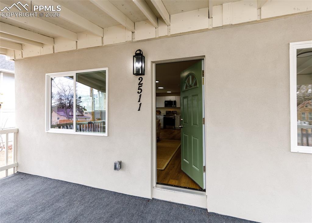 Image 7 of 50: Entry