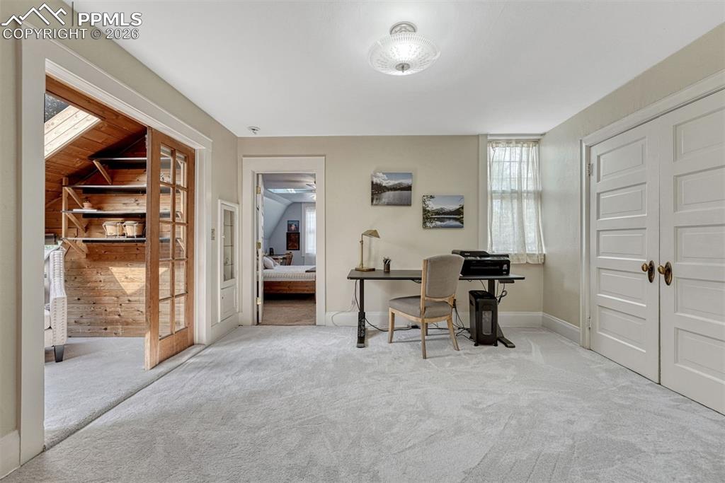 Image 26 of 46: Office