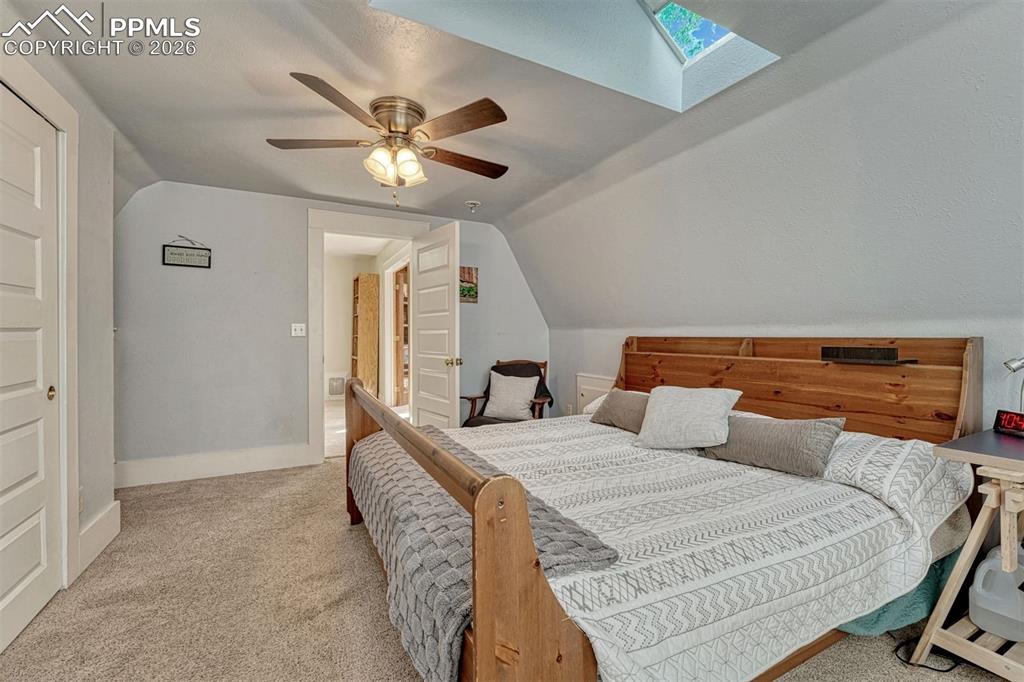 Image 30 of 46: Bedroom