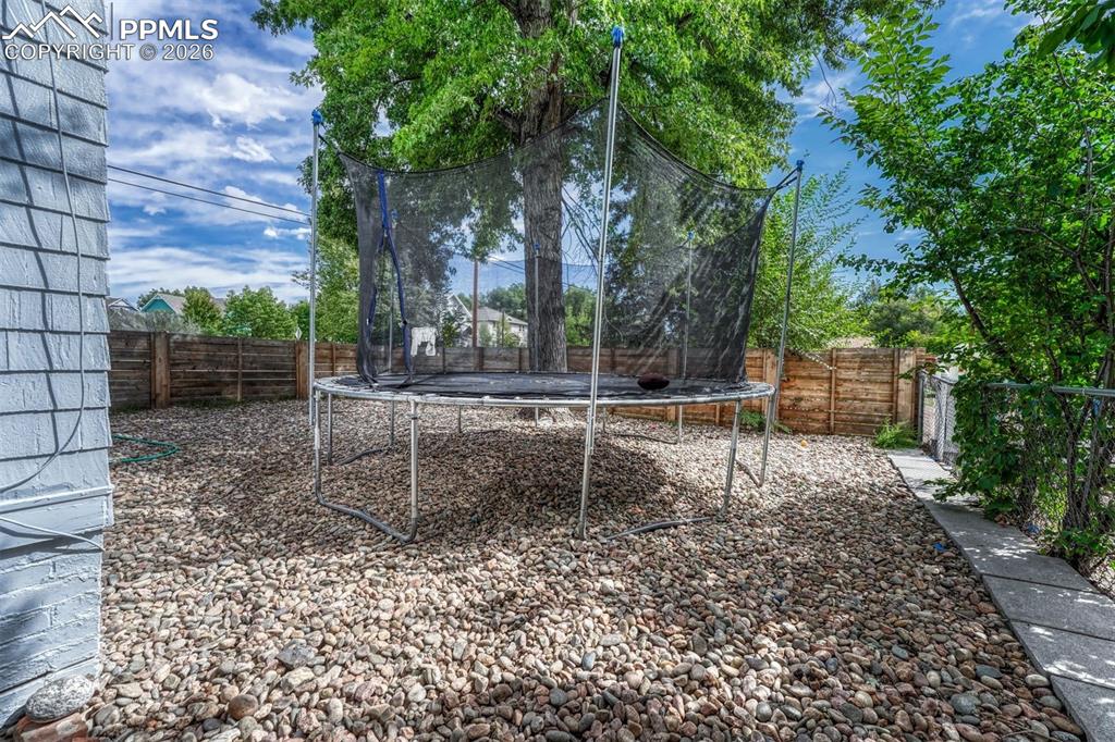 Image 37 of 46: Yard