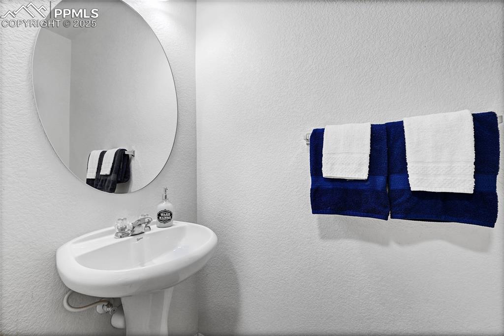 Image 18 of 43: Bathroom