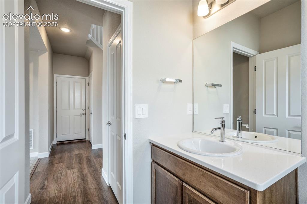 Image 11 of 32: Bathroom