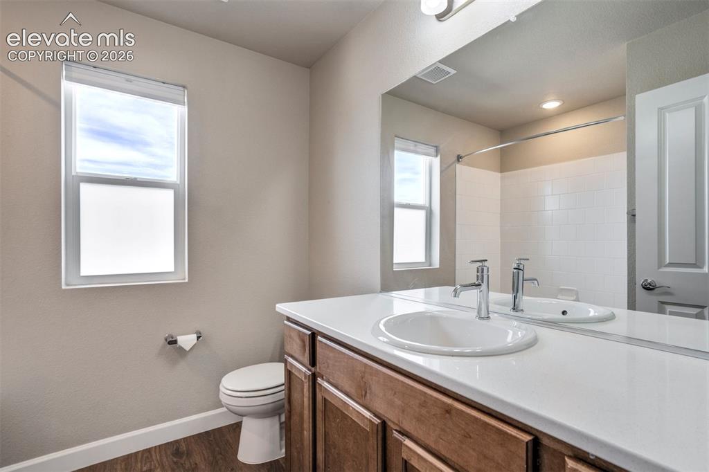 Image 18 of 32: Bathroom