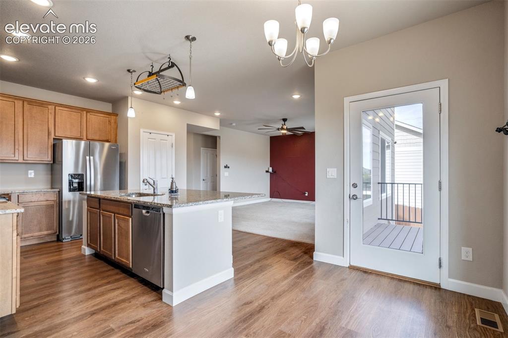 Image 8 of 32: Kitchen