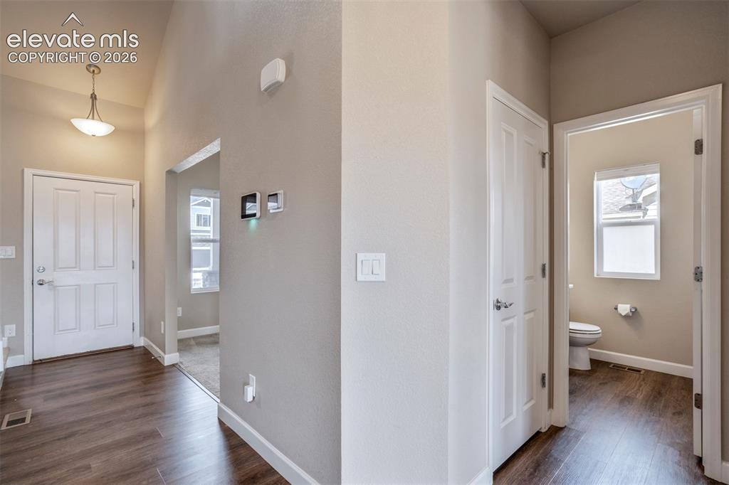 Image 9 of 32: Entry