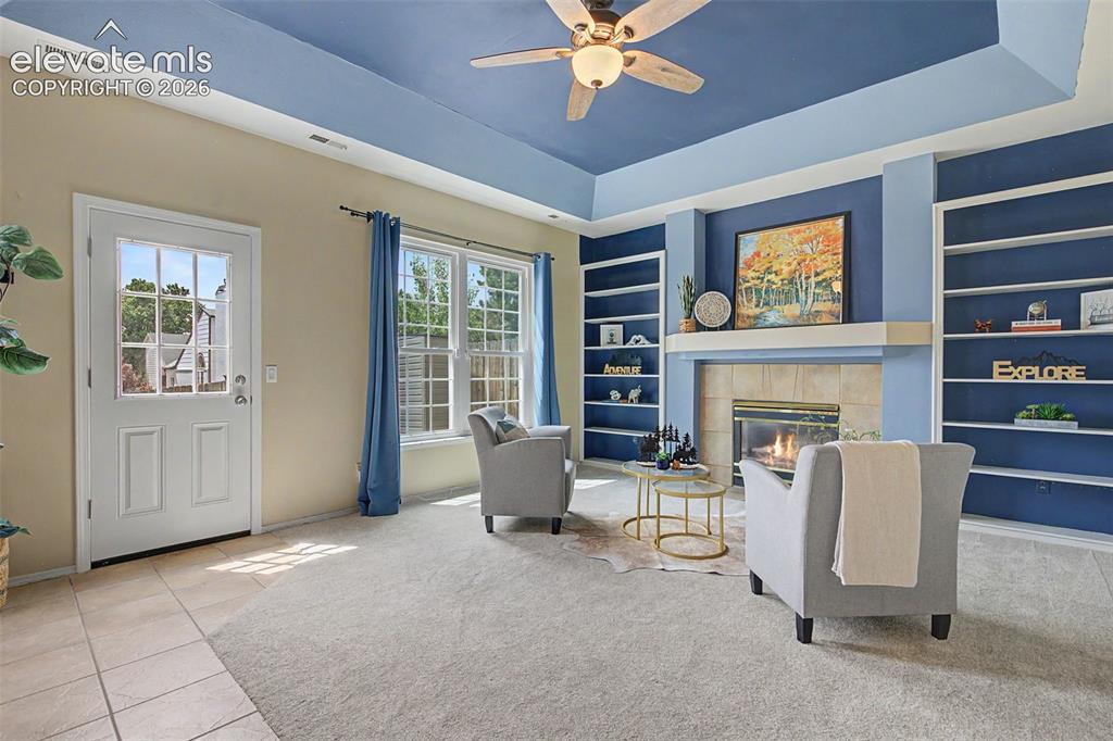 Image 11 of 42: Family Room