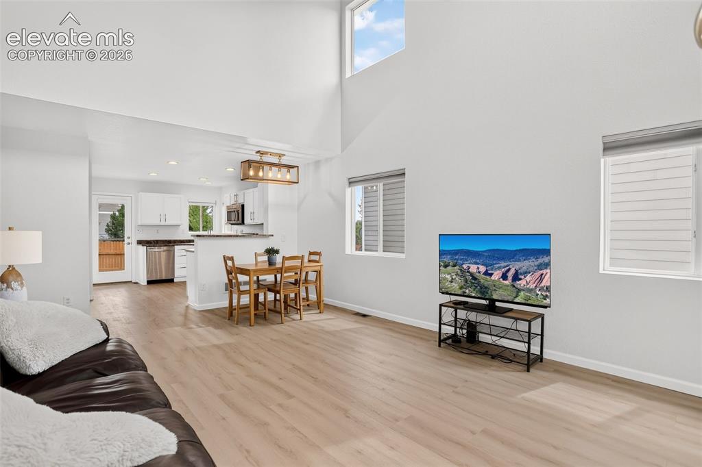 Image 17 of 40: Living Room