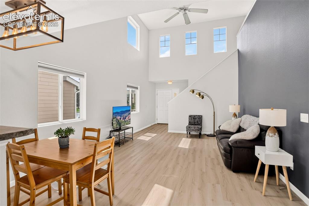 Image 19 of 40: Dining Area
