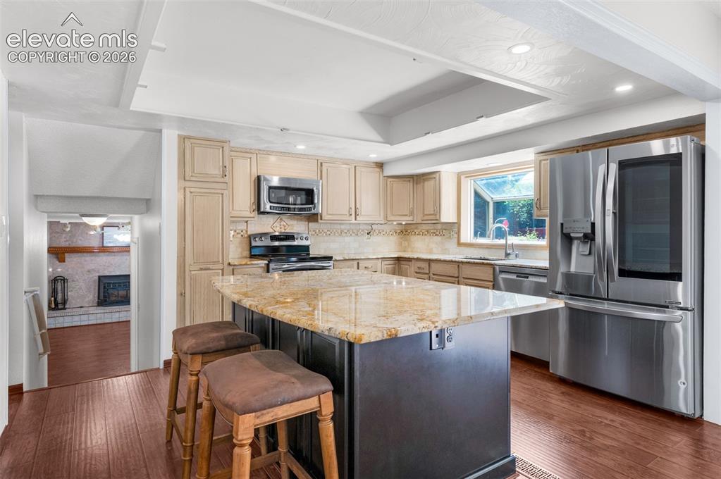 Image 16 of 45: Kitchen