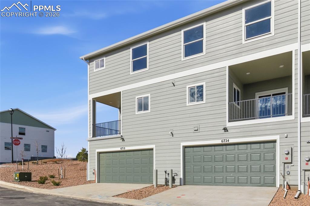 Image 23 of 27: Back of Structure