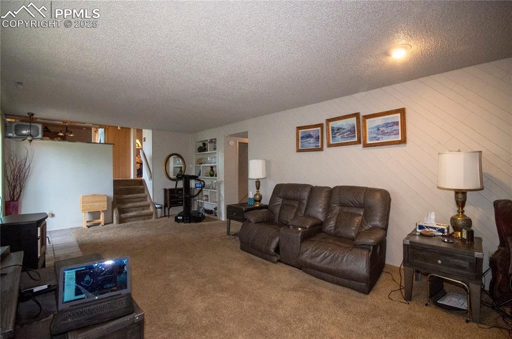 Image 13 of 36: Living Room