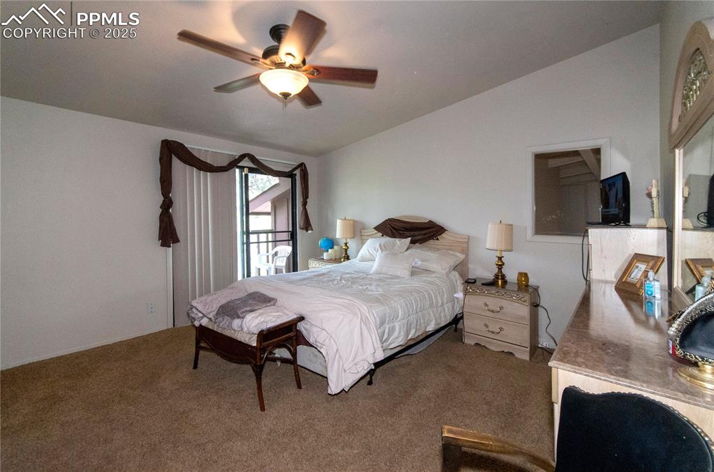 Image 16 of 36: Bedroom