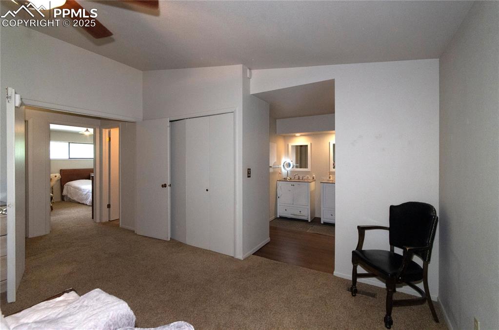 Image 18 of 36: Sitting Room
