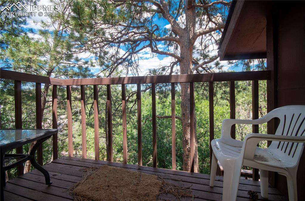 Image 19 of 36: Deck