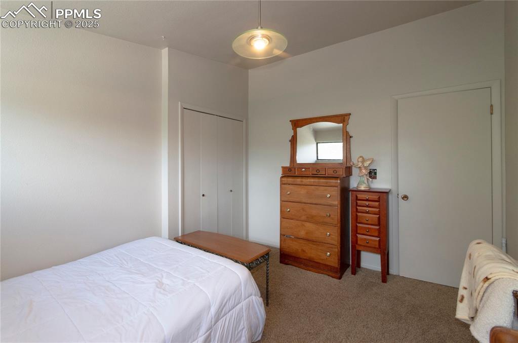 Image 22 of 36: Bedroom