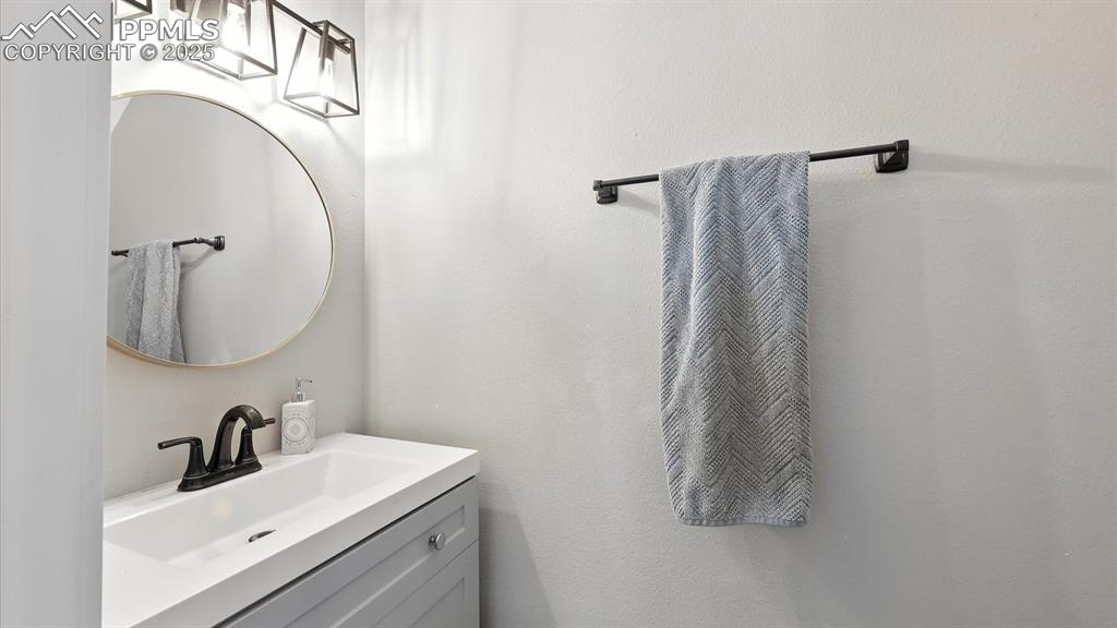 Image 15 of 29: Convenient main level Powder Bathroom.