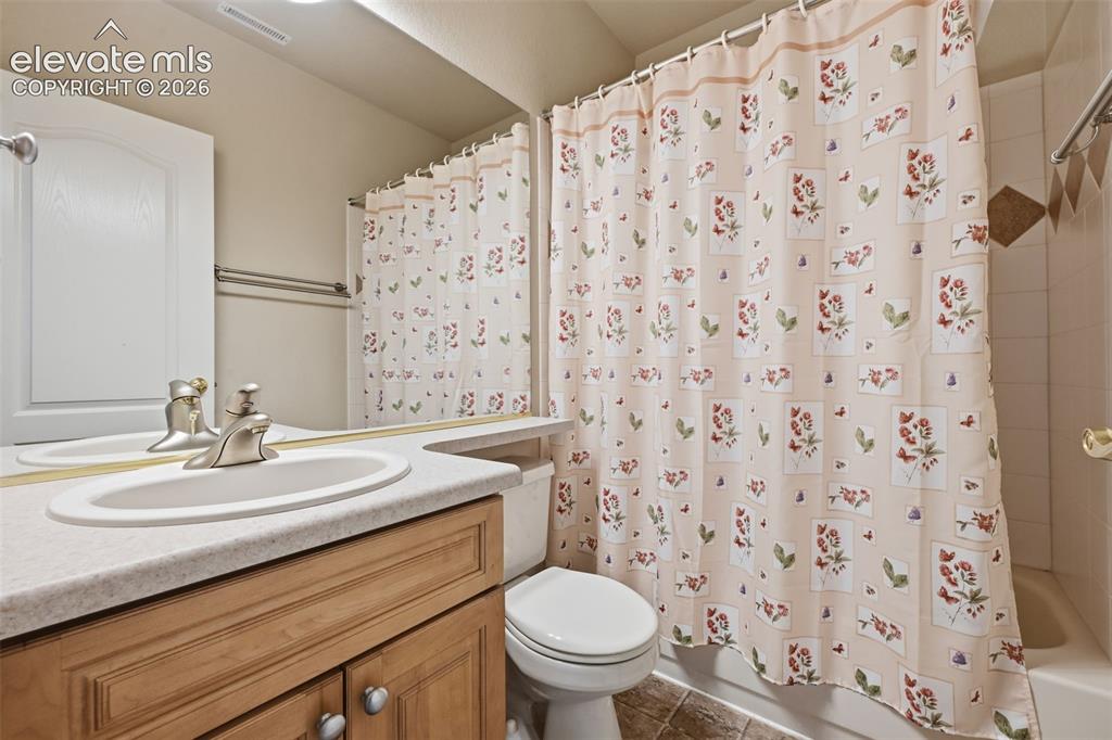 Image 45 of 50: Bathroom