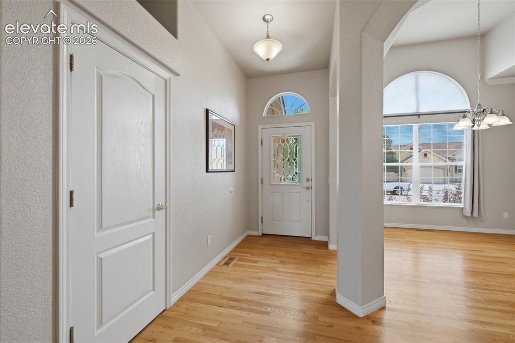 Image 8 of 50: Entry