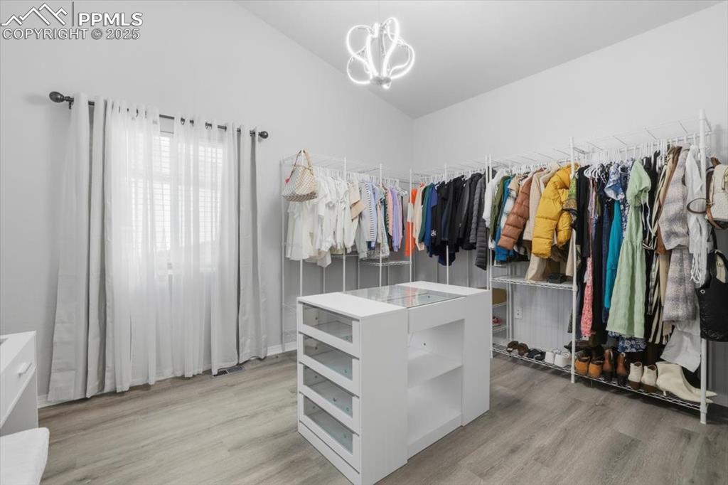 Image 18 of 30: Bonus Room