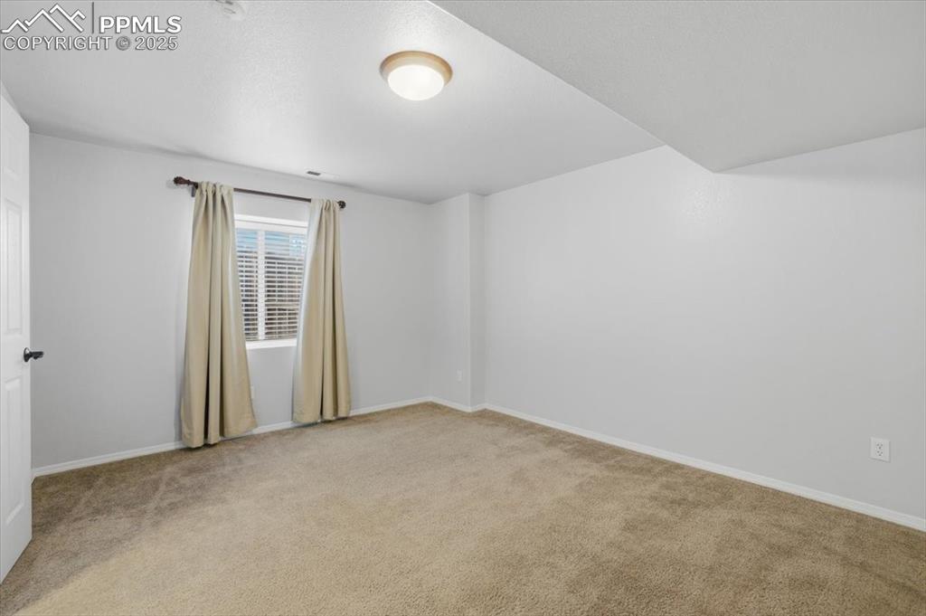 Image 22 of 30: Bedroom