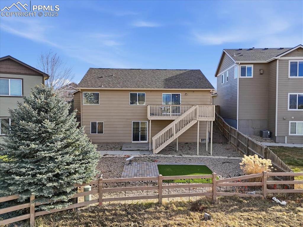 Image 25 of 30: Back of Structure