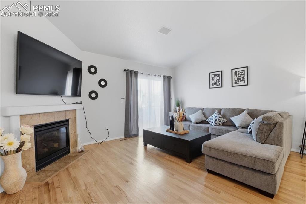 Image 6 of 30: Living Room