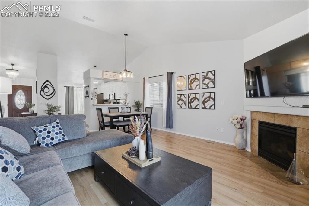 Image 7 of 30: Living Room