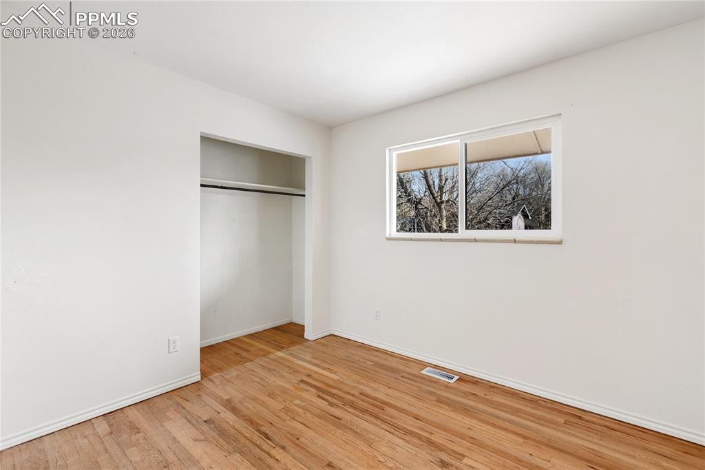 Image 19 of 38: Bedroom