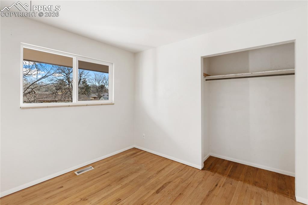 Image 21 of 38: Bedroom