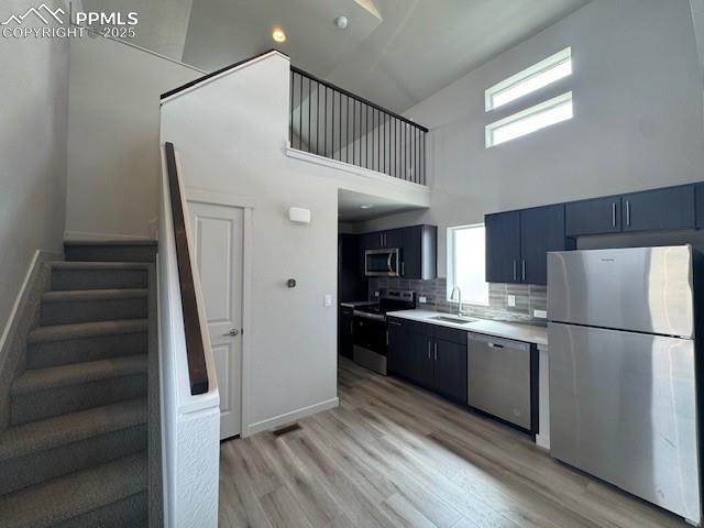 Image 8 of 16: Kitchen