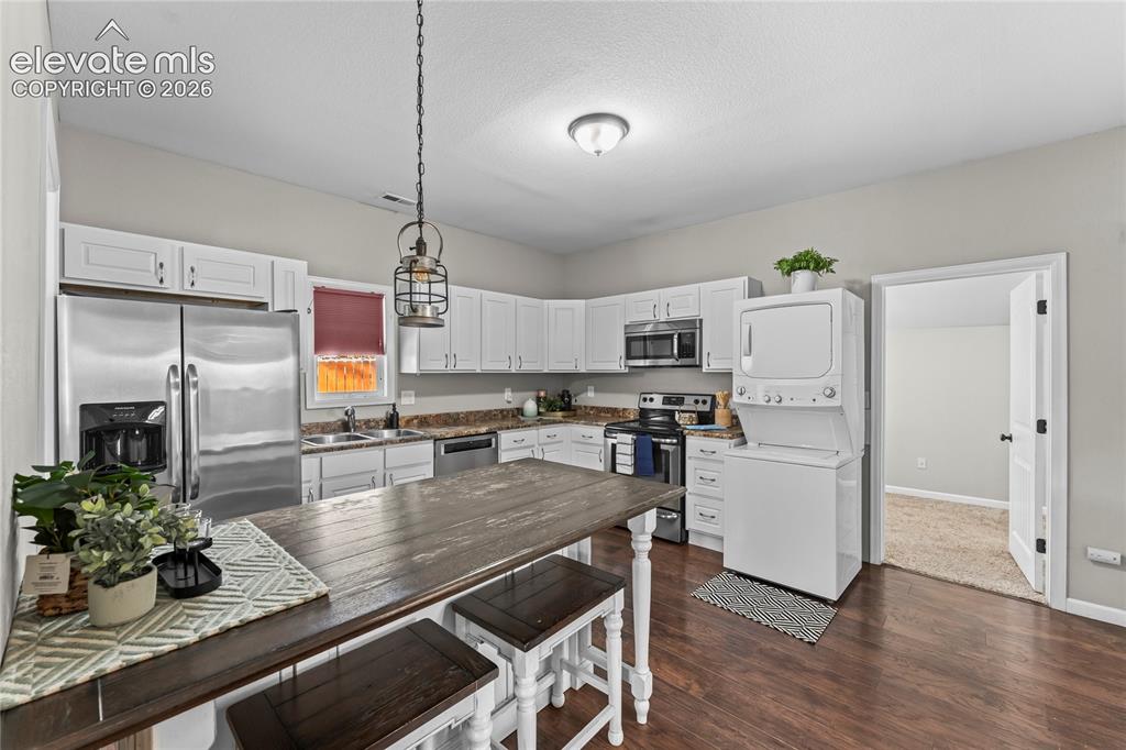 Image 5 of 22: Kitchen