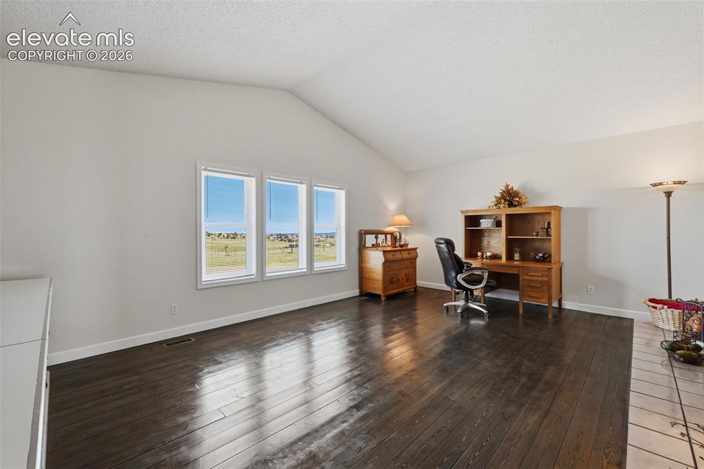 Image 19 of 46: Office