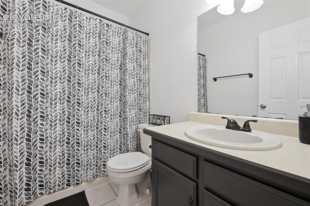 Image 28 of 46: Bathroom