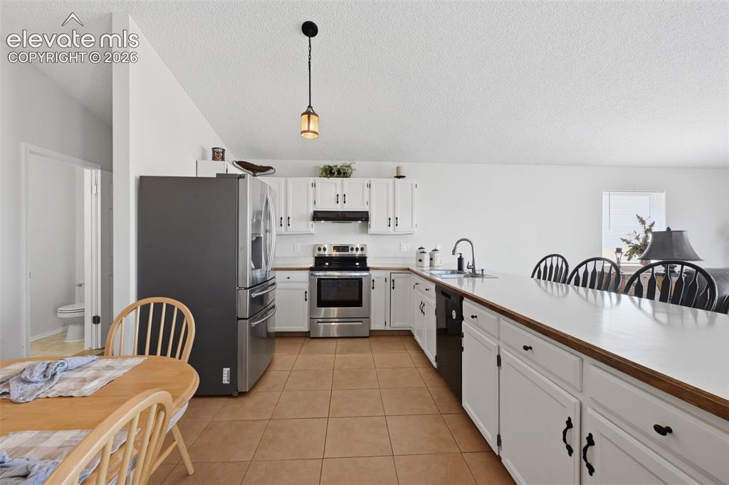 Image 9 of 46: Kitchen