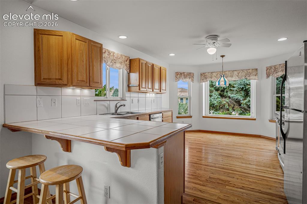 Image 13 of 49: Kitchen