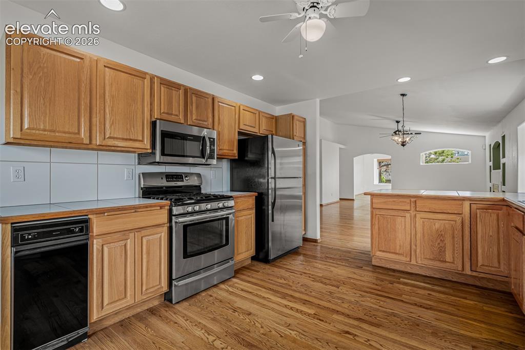 Image 20 of 49: Kitchen