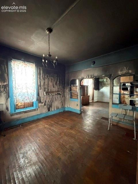 Image 8 of 18: Dining Area