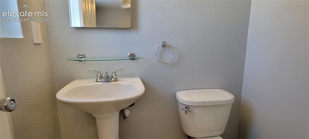 Image 11 of 23: Bathroom