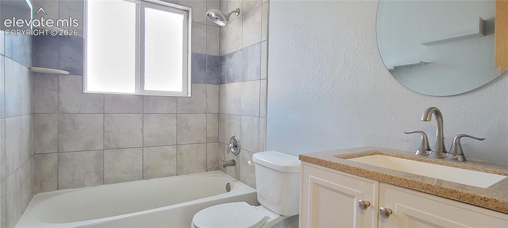 Image 12 of 23: Bathroom