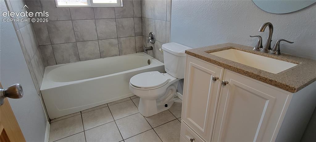 Image 13 of 23: Bathroom