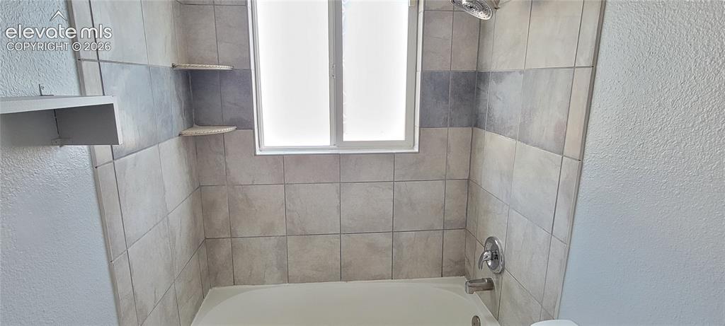 Image 14 of 23: Bathroom