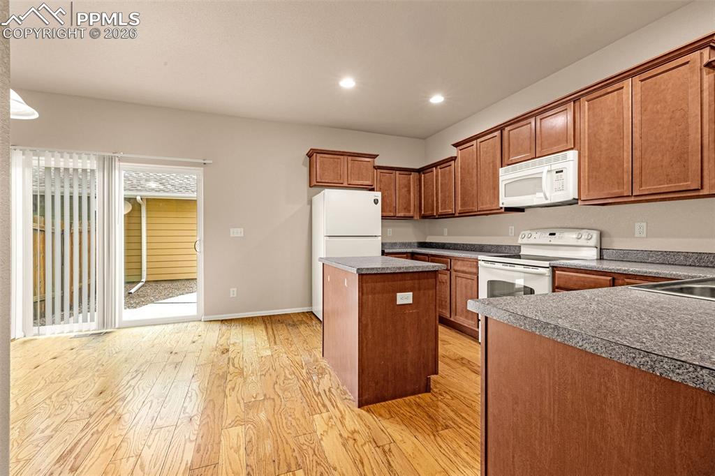 Image 10 of 41: Kitchen