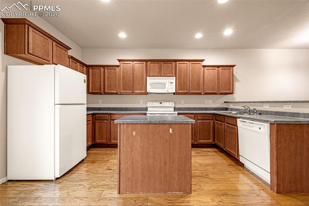 Image 12 of 41: Kitchen