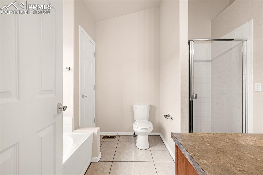 Image 28 of 41: Bathroom