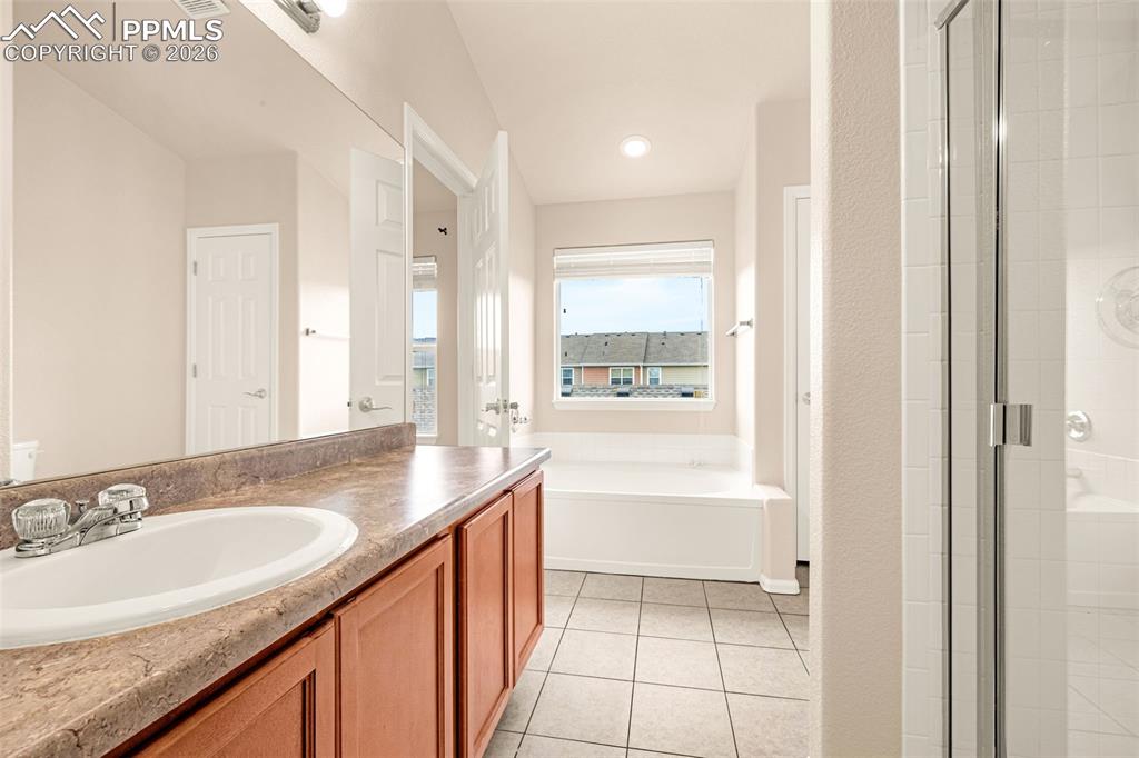 Image 29 of 41: Bathroom