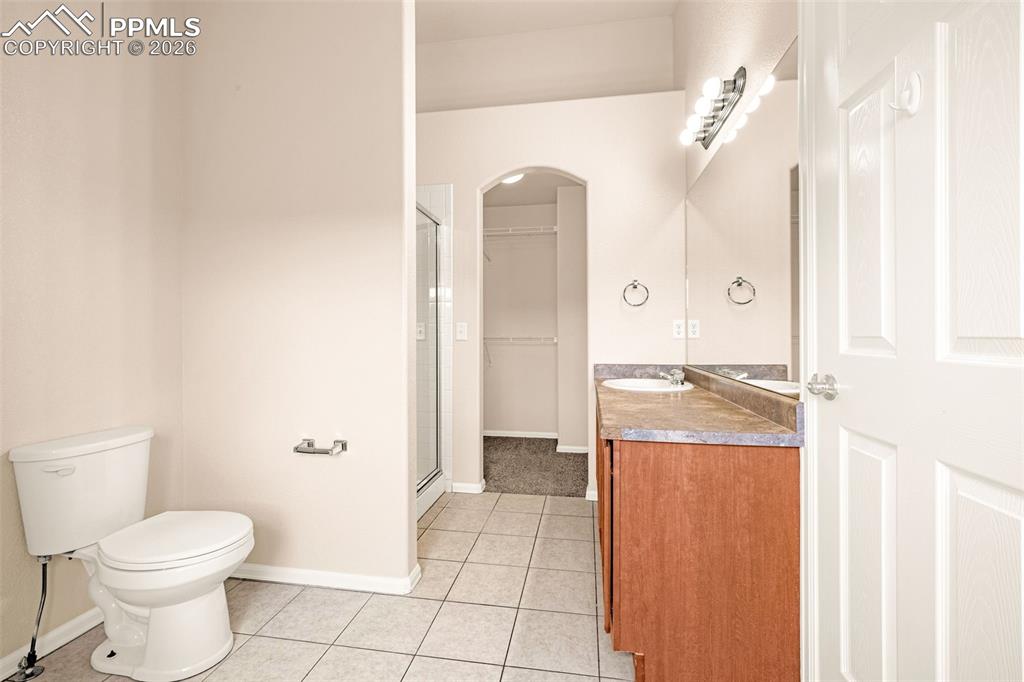 Image 30 of 41: Bathroom