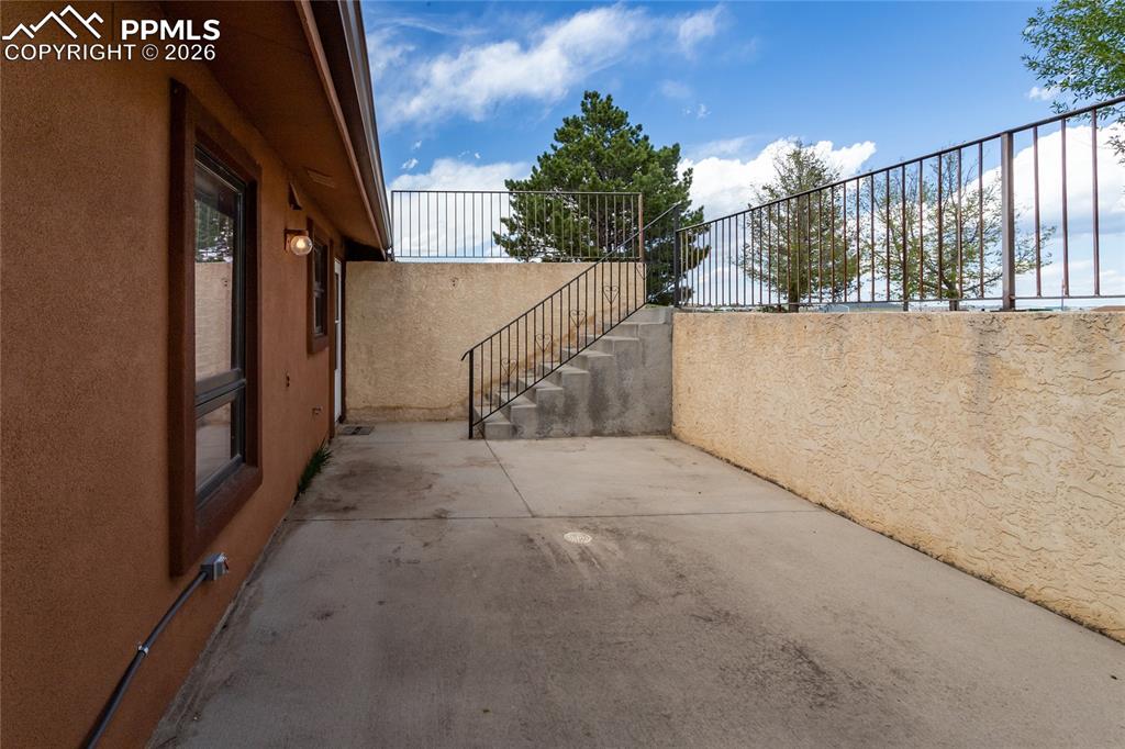 Image 27 of 32: Patio