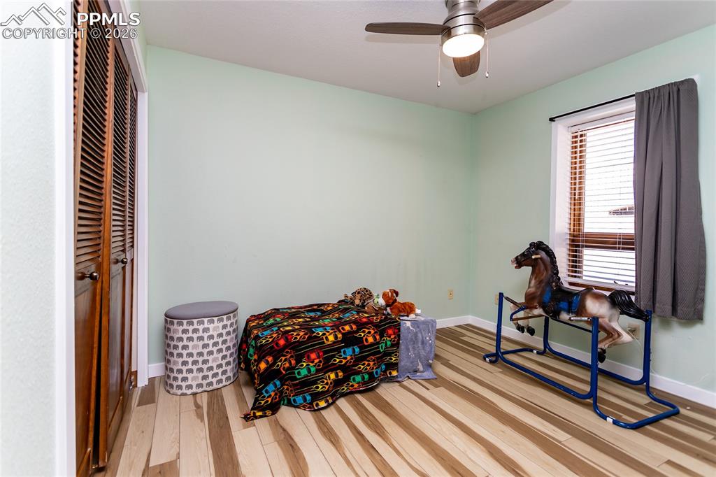 Image 3 of 32: Bedroom