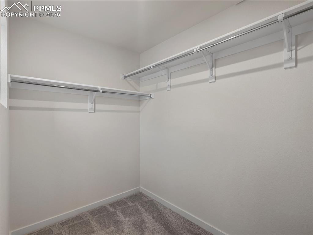 Image 20 of 34: Closet