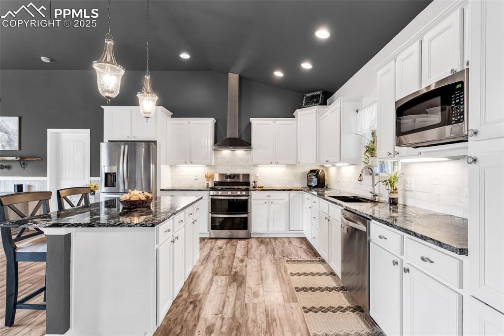 Image 11 of 50: Kitchen